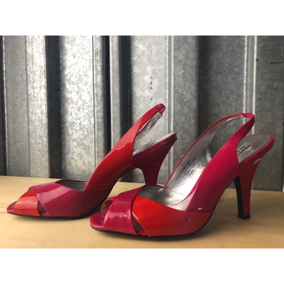 Alfani Shoes - 10/$25 🛍Alfani Two Tone Patent Leather Heels
